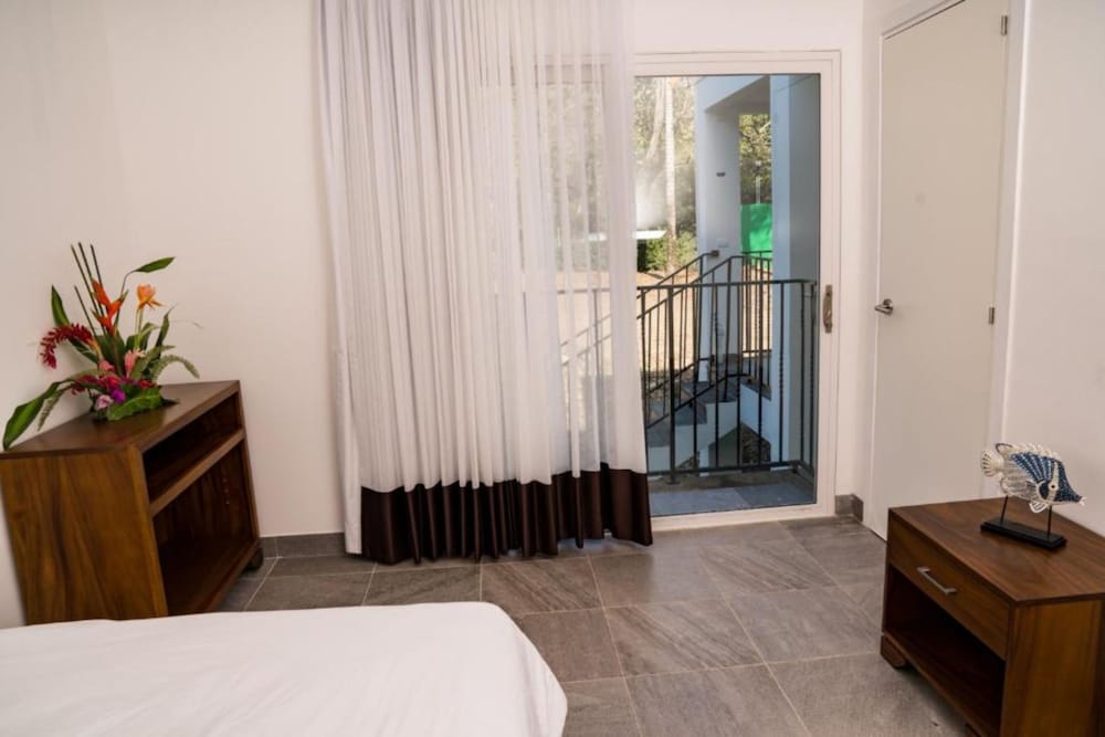 Superior House, Ensuite, Sea View (2A) photo 1