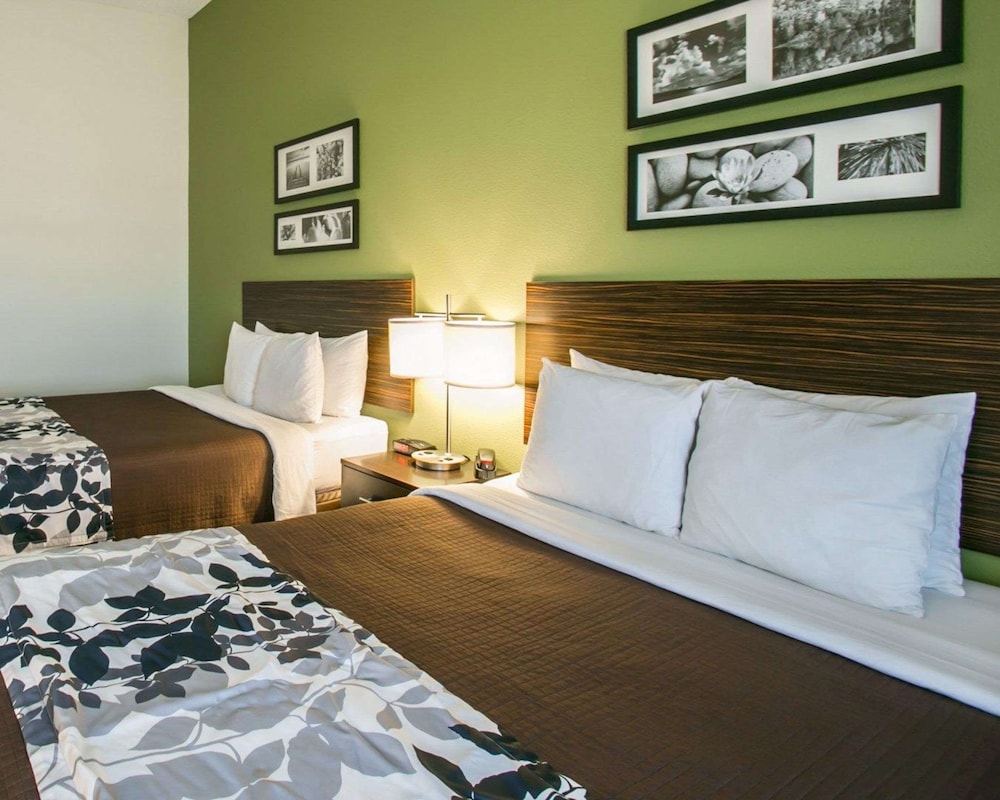 Standard Room, 2 Queen Beds, Non Smoking - Photo 2