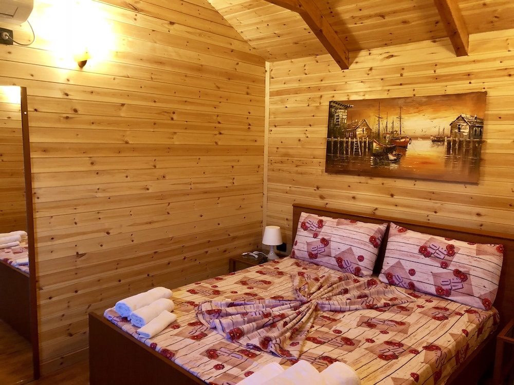 Basic House, Multiple Beds, Non Smoking, Lake View photo 2
