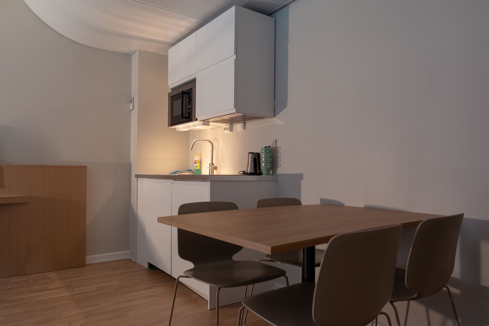 Standard Apartment, 2 Twin Beds, Non Smoking thumbnail 5