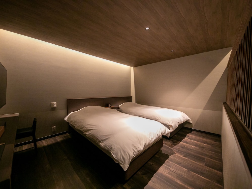Suite, 4 Beds, private bath, Non Smoking - Photo 2