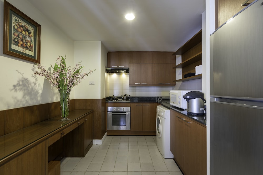 One bedroom suite photo 3
