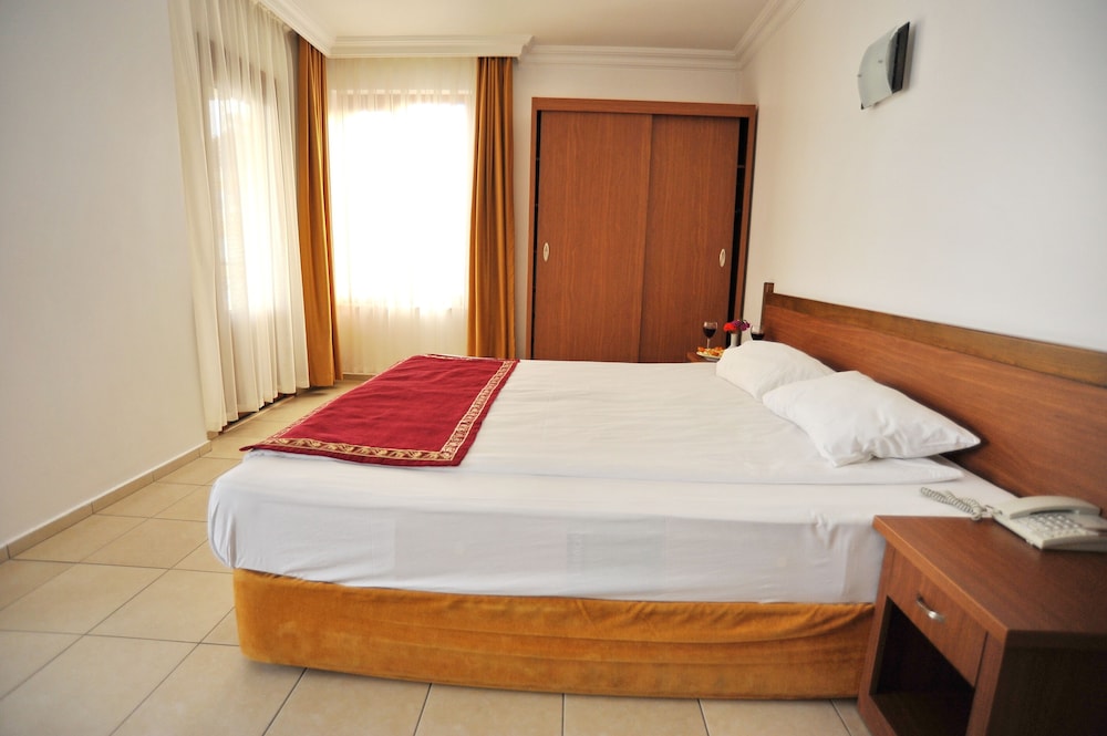 Junior Suite Partial Sea View photo 3