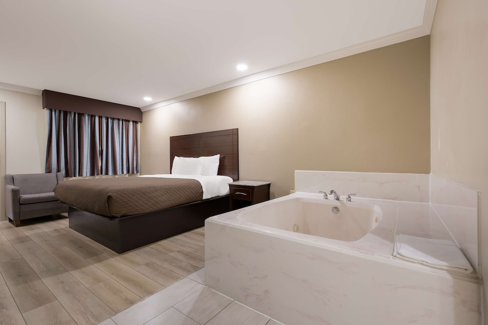 Americas Best Value Inn Houston Heights at I-45, Photo 5