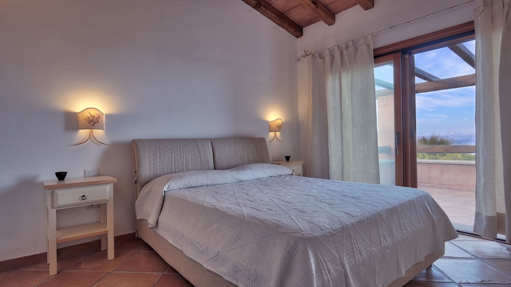 Villa, 4 Bedrooms (7 pax) photo 1