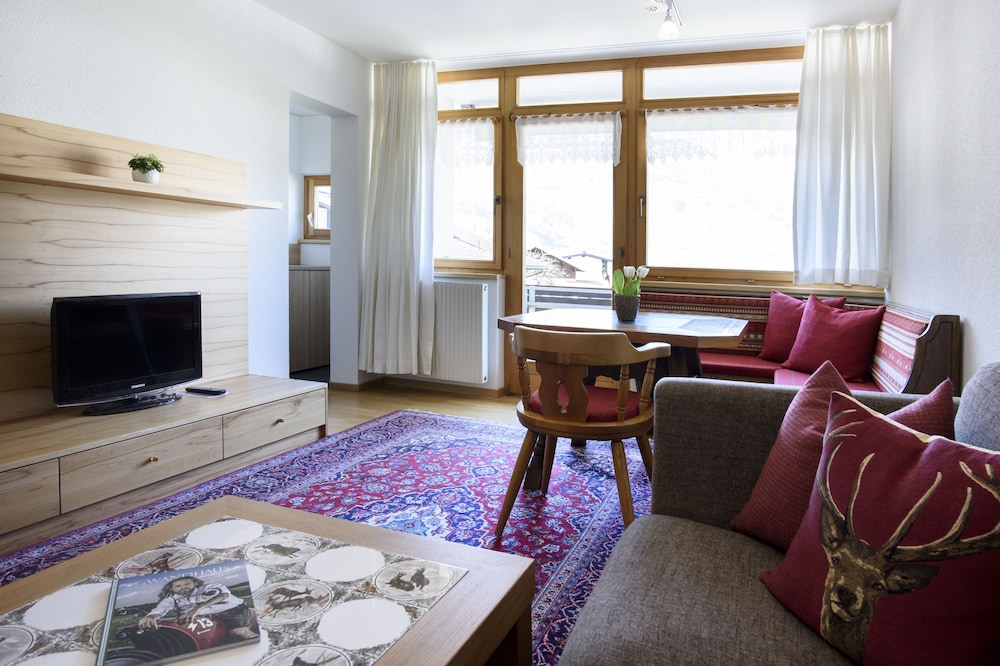Apartment, 3 Bedrooms, Balcony, Annex Building photo 2