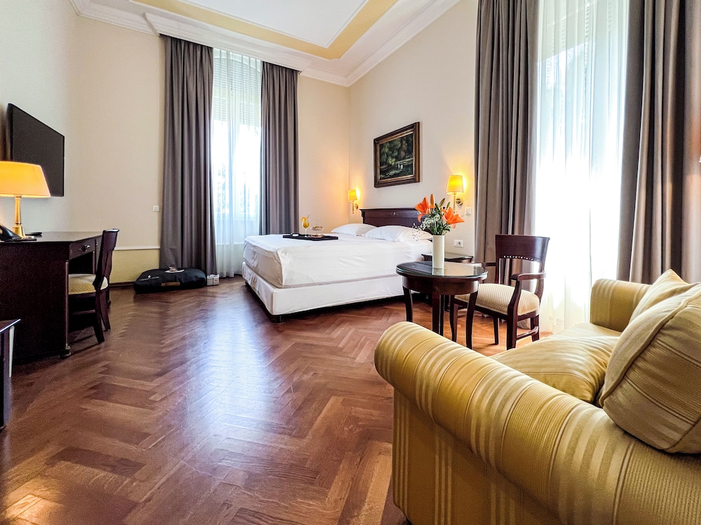 Double or Twin Room, City View - Photo 1