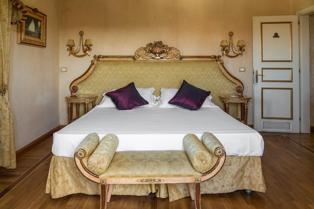 Deluxe Room - Photo 1