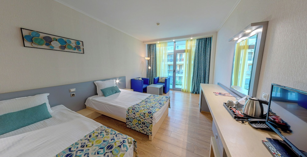 Standard Room Lateral Sea View
