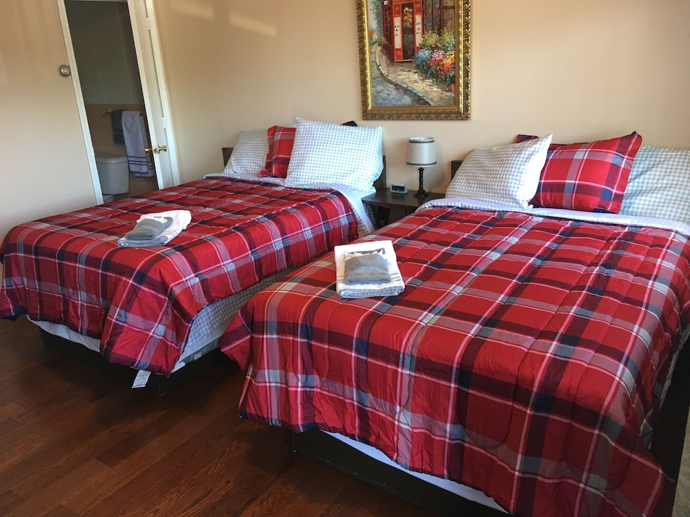 Comfort Double Room, 2 Double Beds, Refrigerator & Microwave, Partial Lake View photo 1