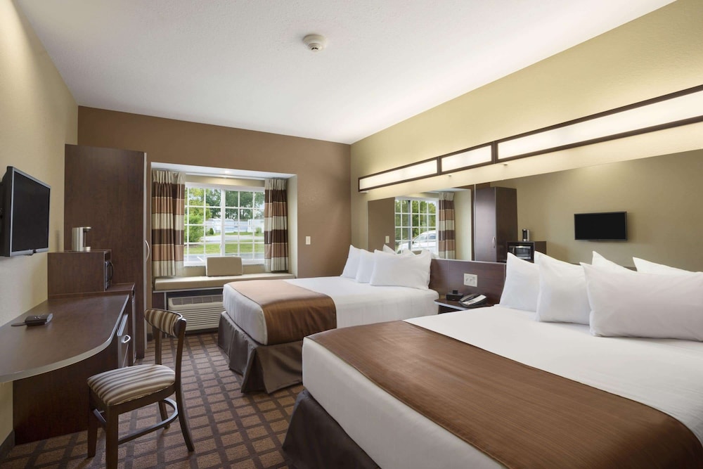 Deluxe Studio Suite, 1 Queen Bed, Non Smoking