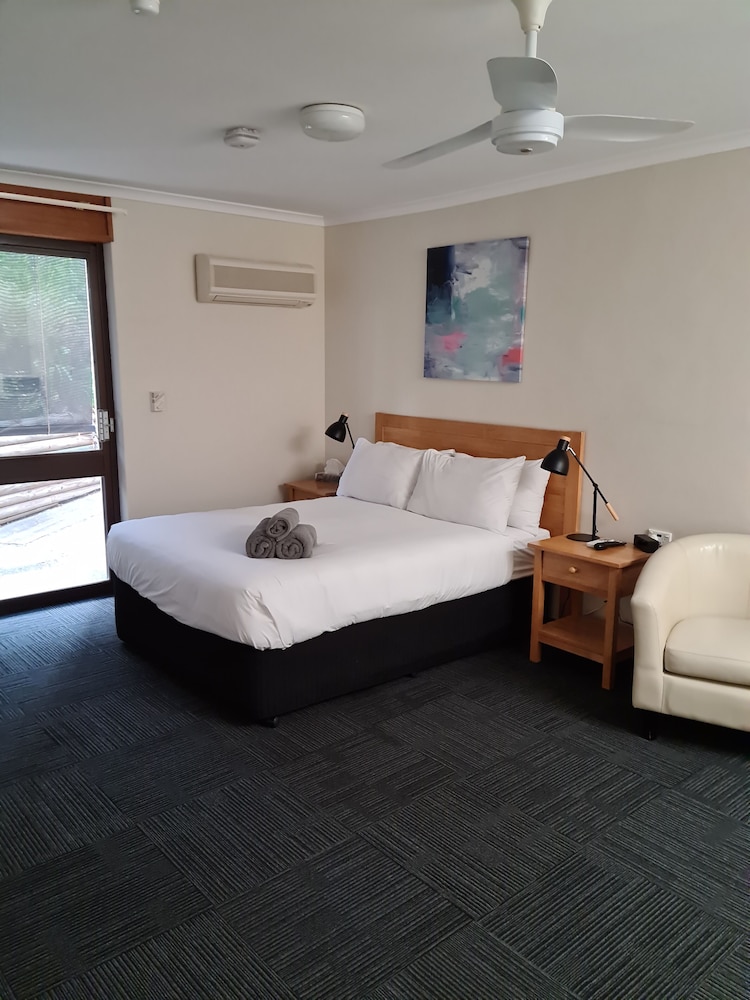 Large Family Room photo 1