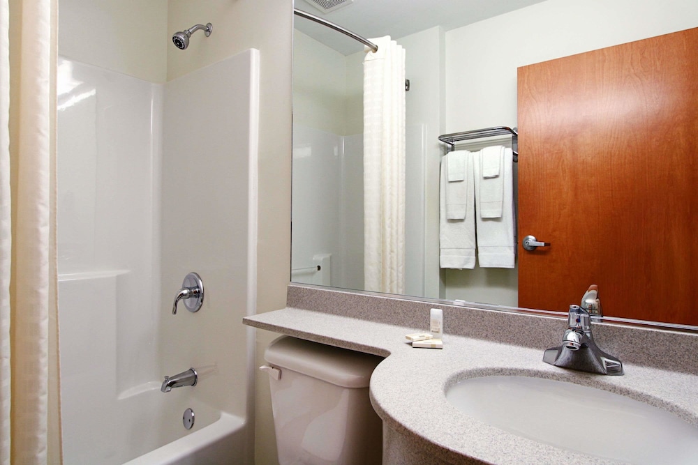 Room - Photo 4