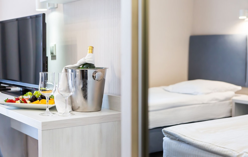 Standard Twin Room - Photo 4