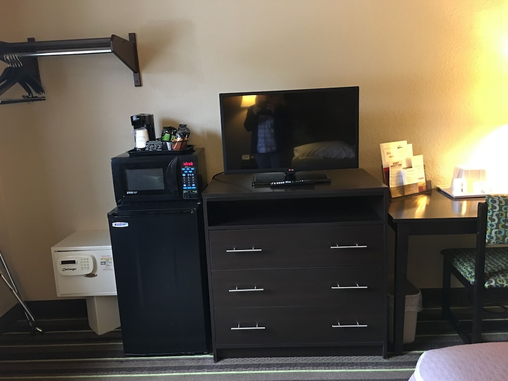 Room, 1 Queen Bed - Photo 3