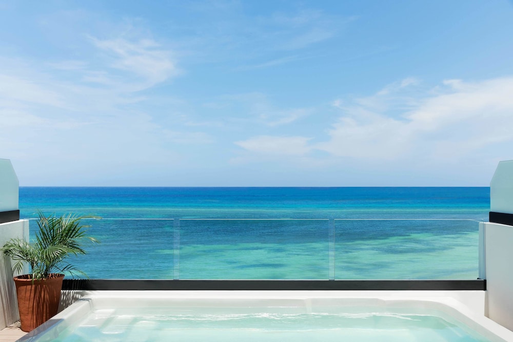 Junior Suite with Plunge Pool Ocean Front