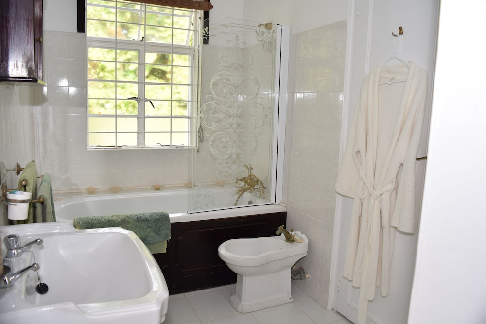 The Amber Suite in Hummingbird Apt photo 3