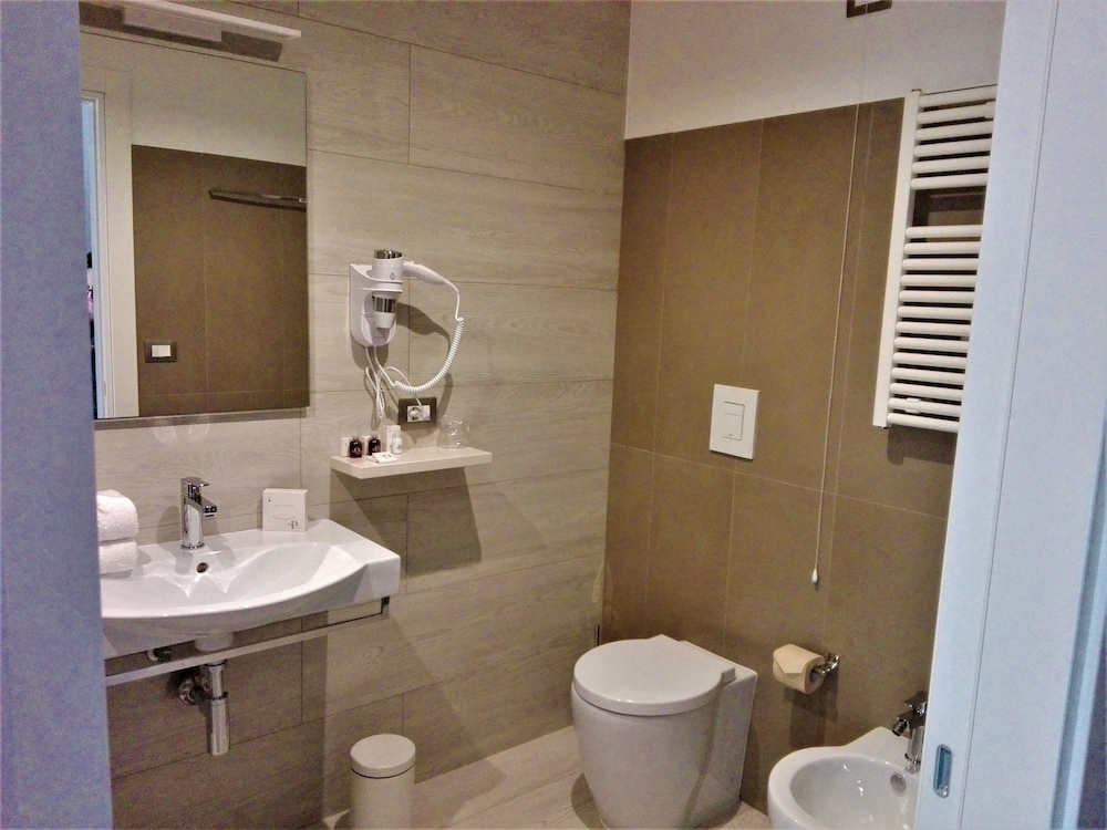 Deluxe Triple Room - Photo 5
