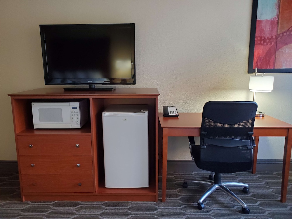 Standard Room, 2 Queen Beds, Accessible, Non Smoking - Photo 2