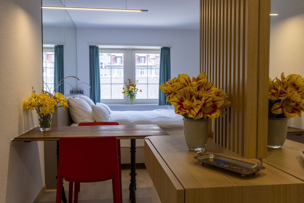 Business Studio, 2 Twin Beds, Kitchen photo 2