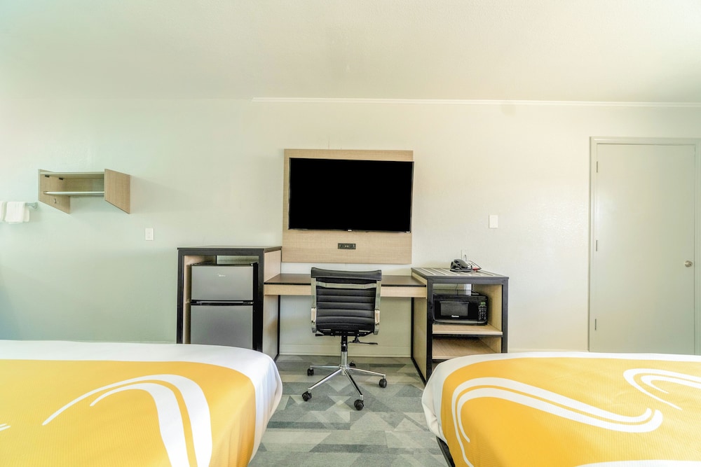 Room, 2 Queen Beds, Non Smoking - Photo 2