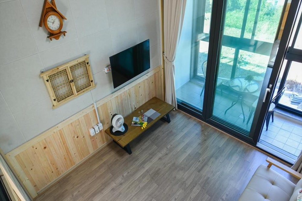 Basic Room, 1 Bedroom (204) - Photo 2