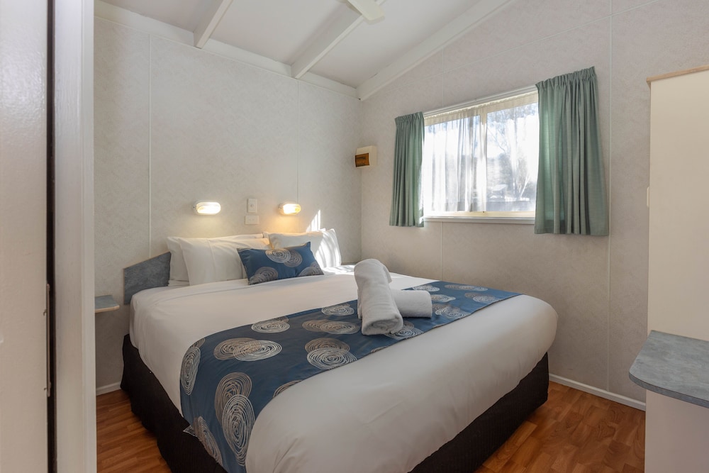 Standard Cabin, 2 Bedrooms, Bathtub photo 1
