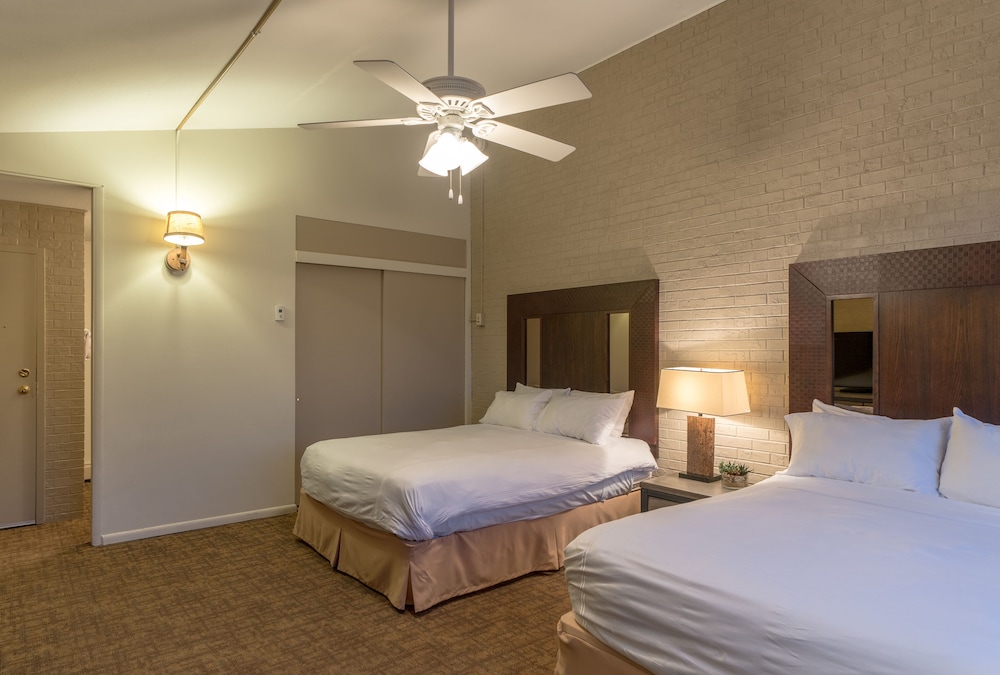 Superior Room, 2 Queen Beds - Photo 7
