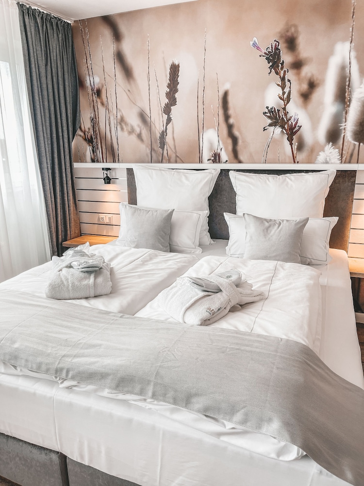 Classic Apartment, 1 King Bed with Sofa bed, Non Smoking, Balcony