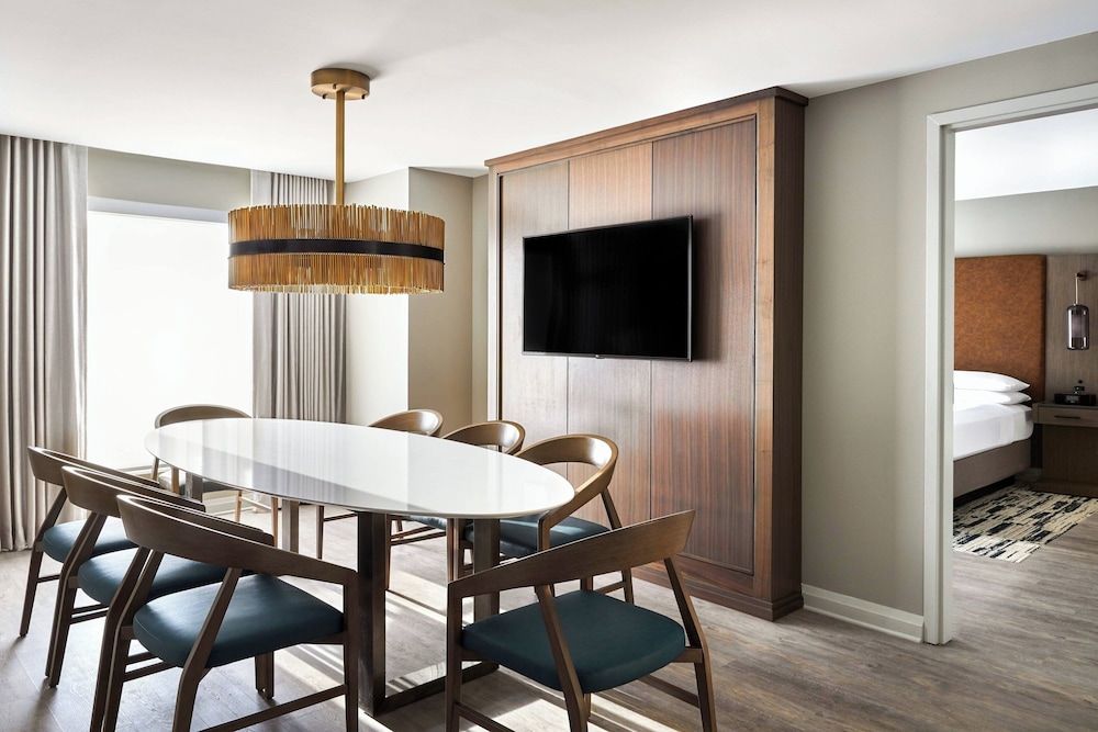 Suite, 1 Bedroom - Photo 2