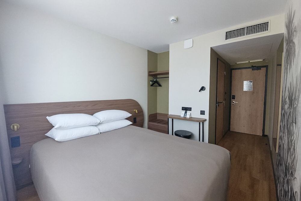 Standard Room photo 2