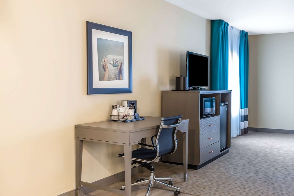 Suite, Multiple Beds, Non Smoking photo 2