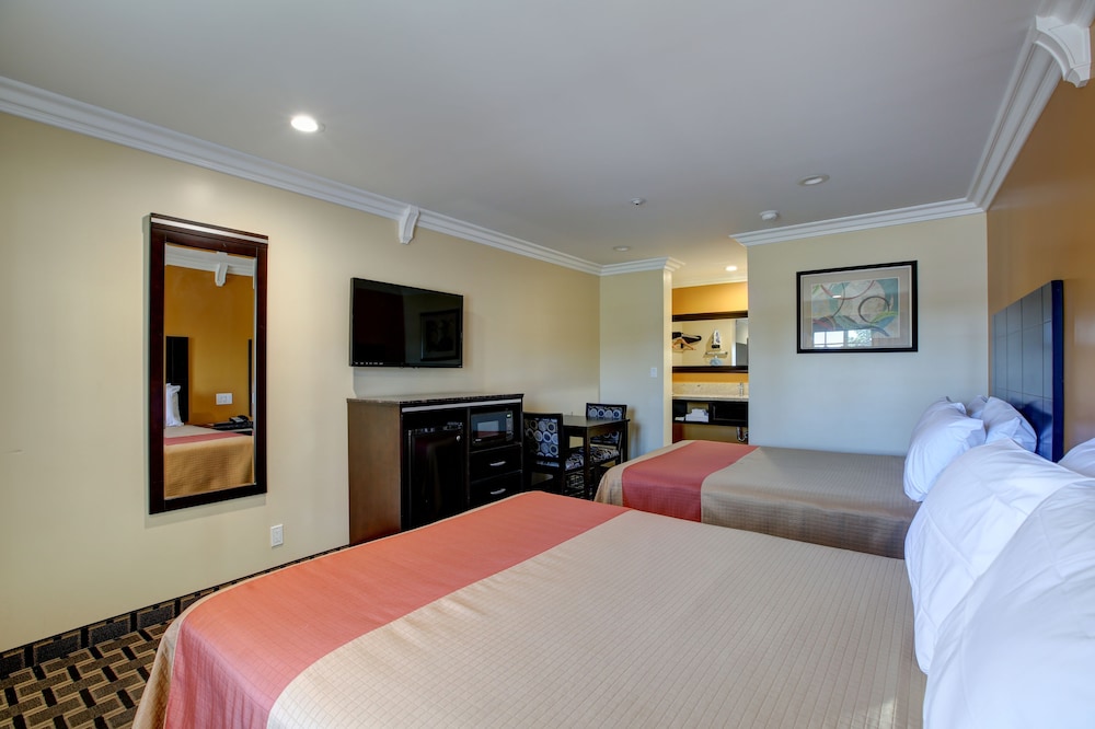 Standard Double Room, 2 Double Beds (Non-Smoking and Smoking Available) - Photo 2