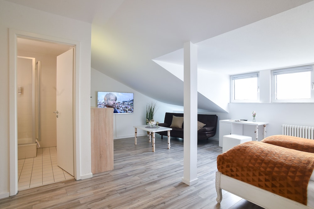 Standard Suite - Photo 4