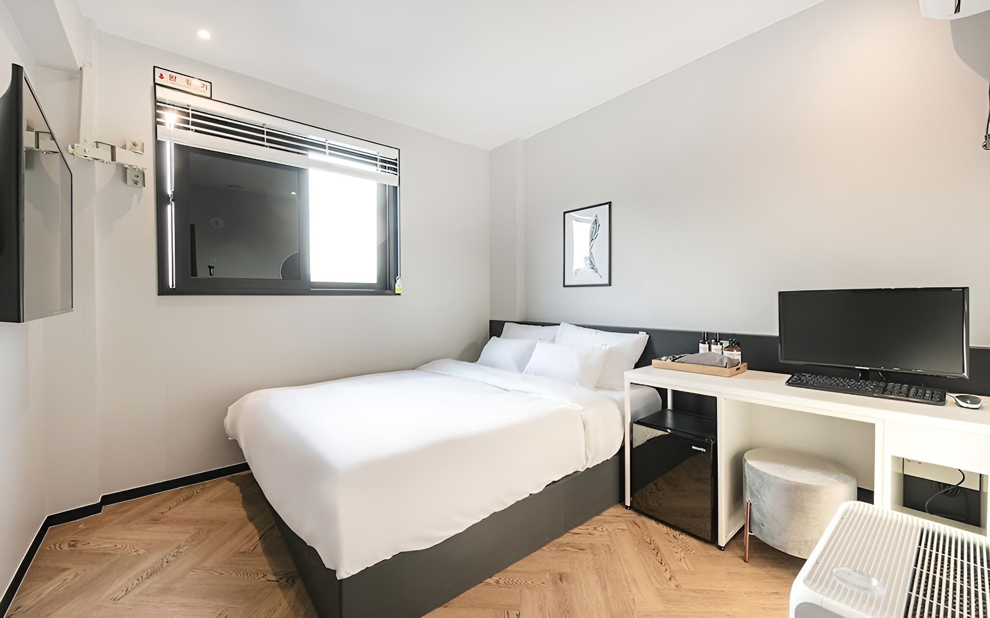 Room (Premium (Non-smoking)(OTT)) - Photo 2