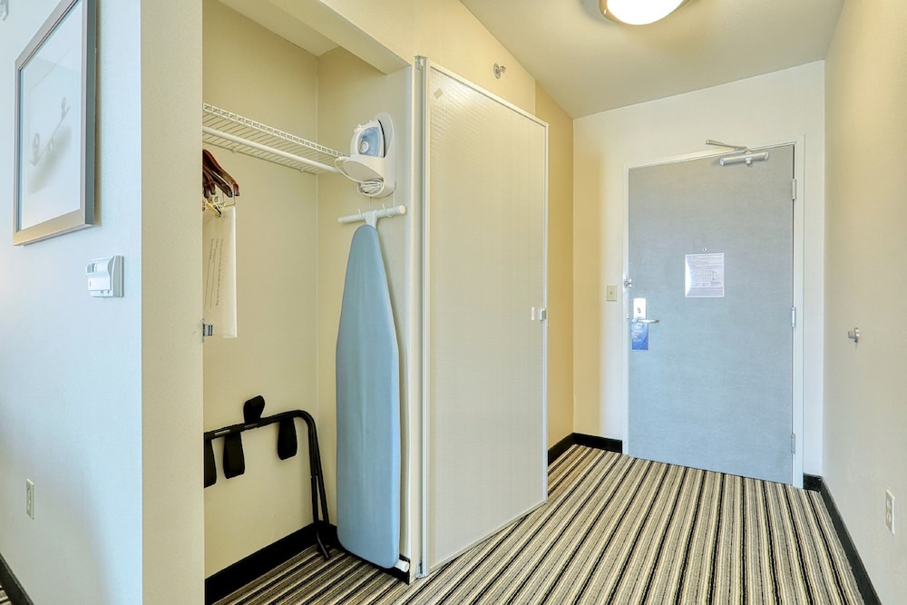 Suite, 2 Queen Beds, Accessible (Accessible Tub) - Photo 3