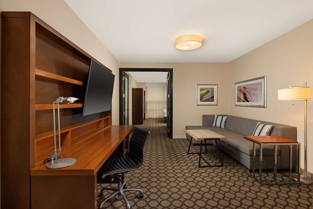 Suite, 2 Bedrooms (1 King Bed and 2 Queen Beds) - Photo 5