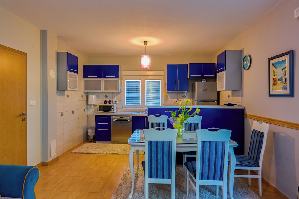 Deluxe Apartment, Multiple Beds, Garden View photo 3