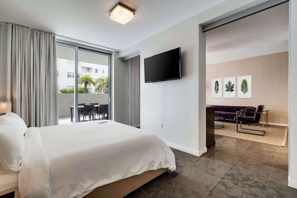 One Bedroom Suite with Terrace - Photo 7
