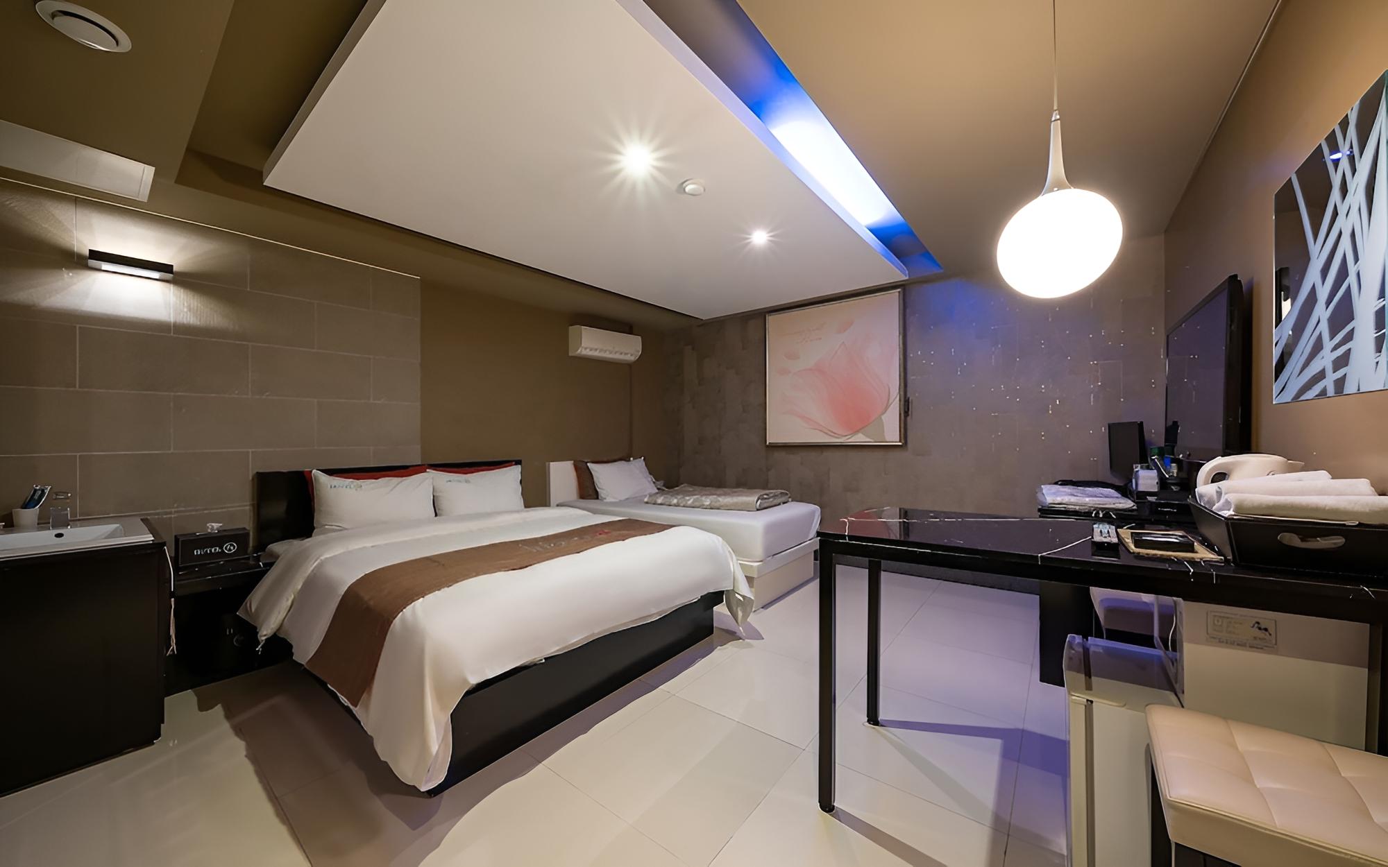 Room (Special Room) - Photo 13