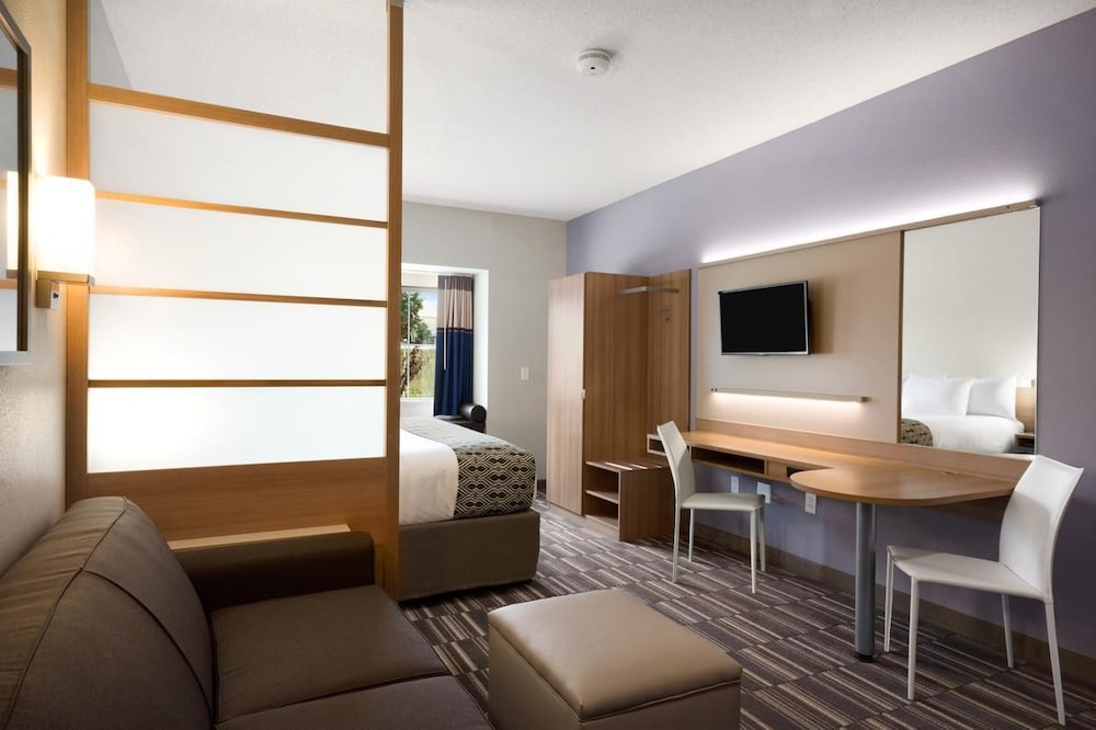 Deluxe Room, 1 King Bed with Sofa bed, Non Smoking photo 3