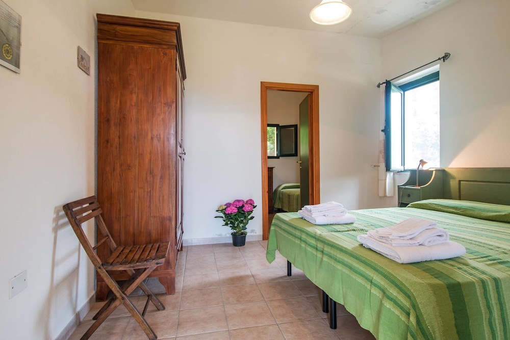 Basic Triple Room, Partial Sea View photo 3