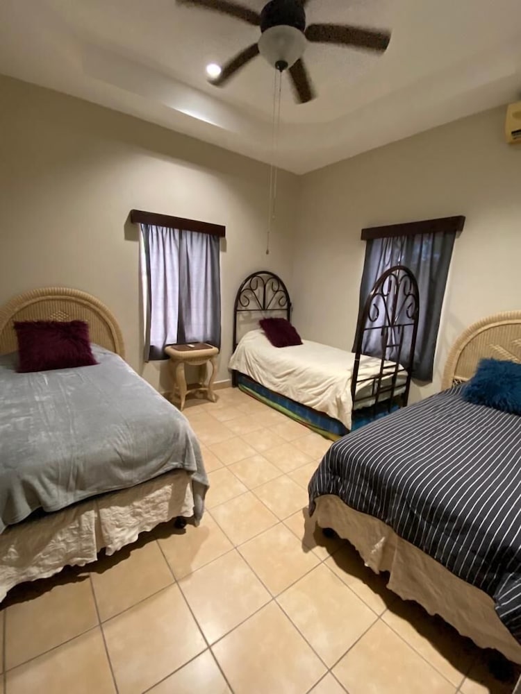 Deluxe House photo 3