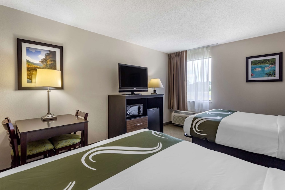 Standard Room, 2 Queen Beds, Non Smoking - Photo 7