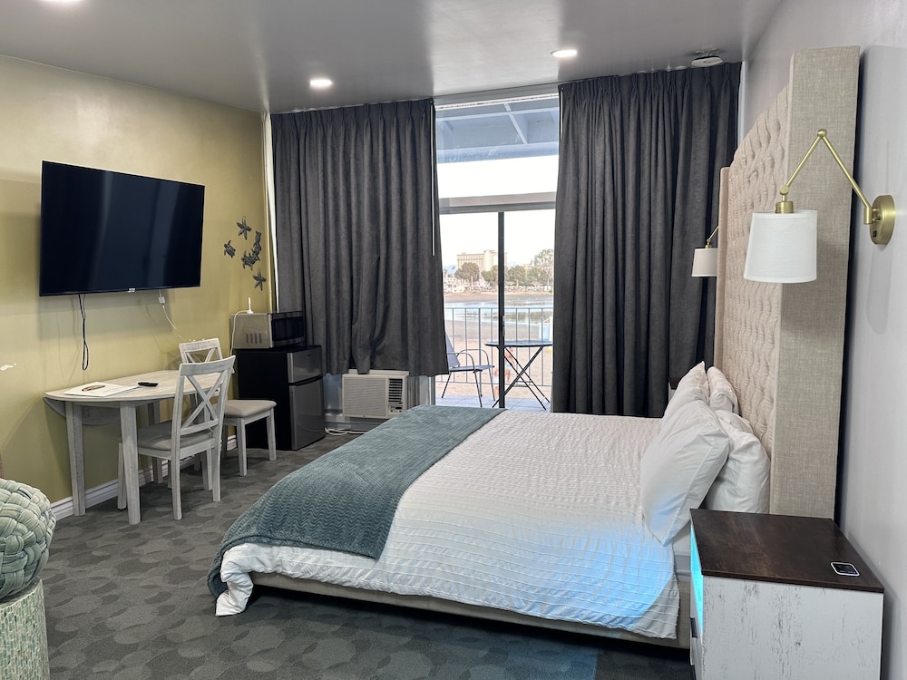 Newly Remodeled Luxury Room Marina View photo 1