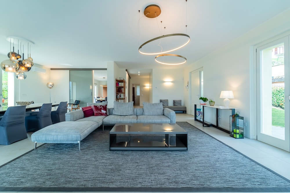 Comfort Villa, 4 Bedrooms, Lake View