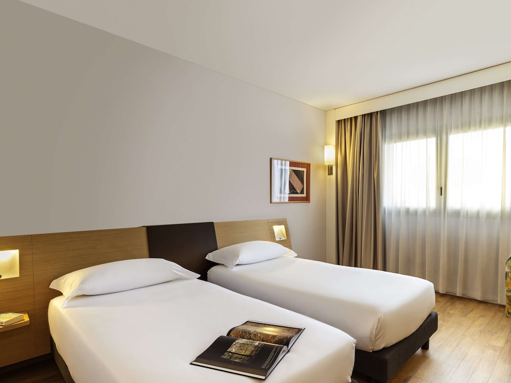 Standard Room, 1 King Bed photo 1