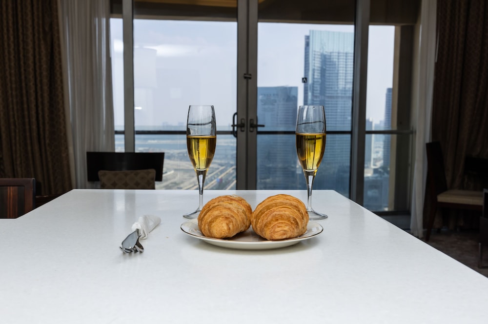 Exquisite One-Bedroom Apartment (Dubai Mall) photo 3