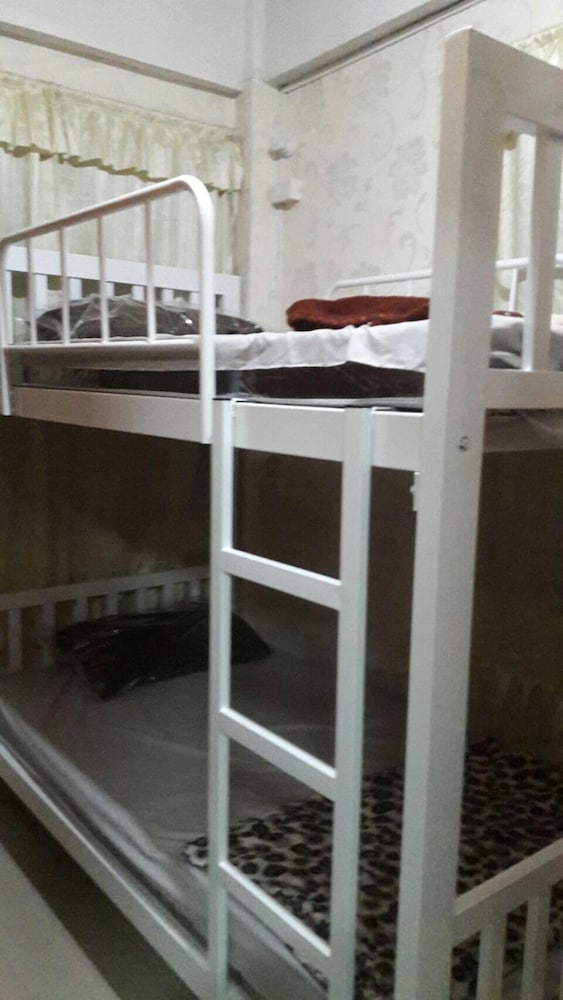 Private Dormitory With Shared Bathroom photo 1
