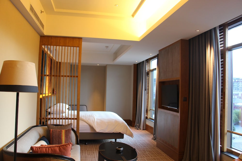 Deluxe King Room photo 2